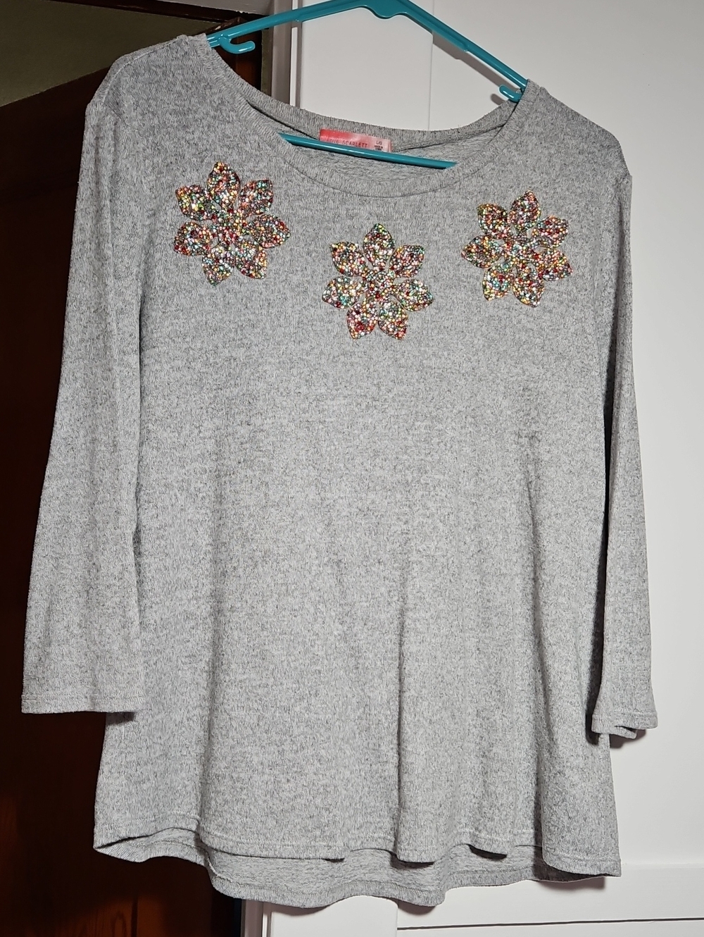 Love Scarlett Light Gray 3/4 Sleeve Floral Rhinestone Flowers Sweater Size L